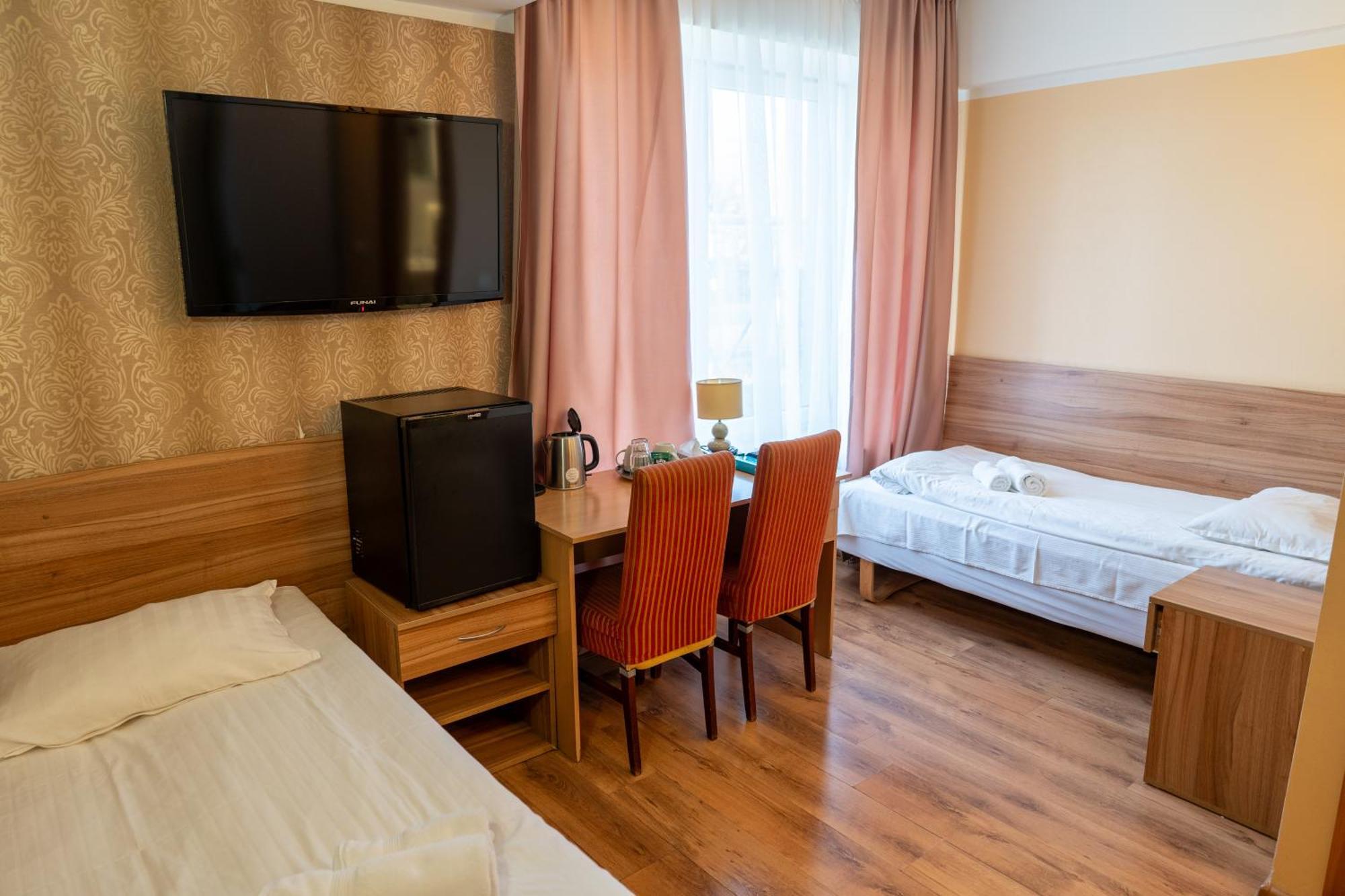 Hotel Viesbutis Banga Tauragė Exterior foto