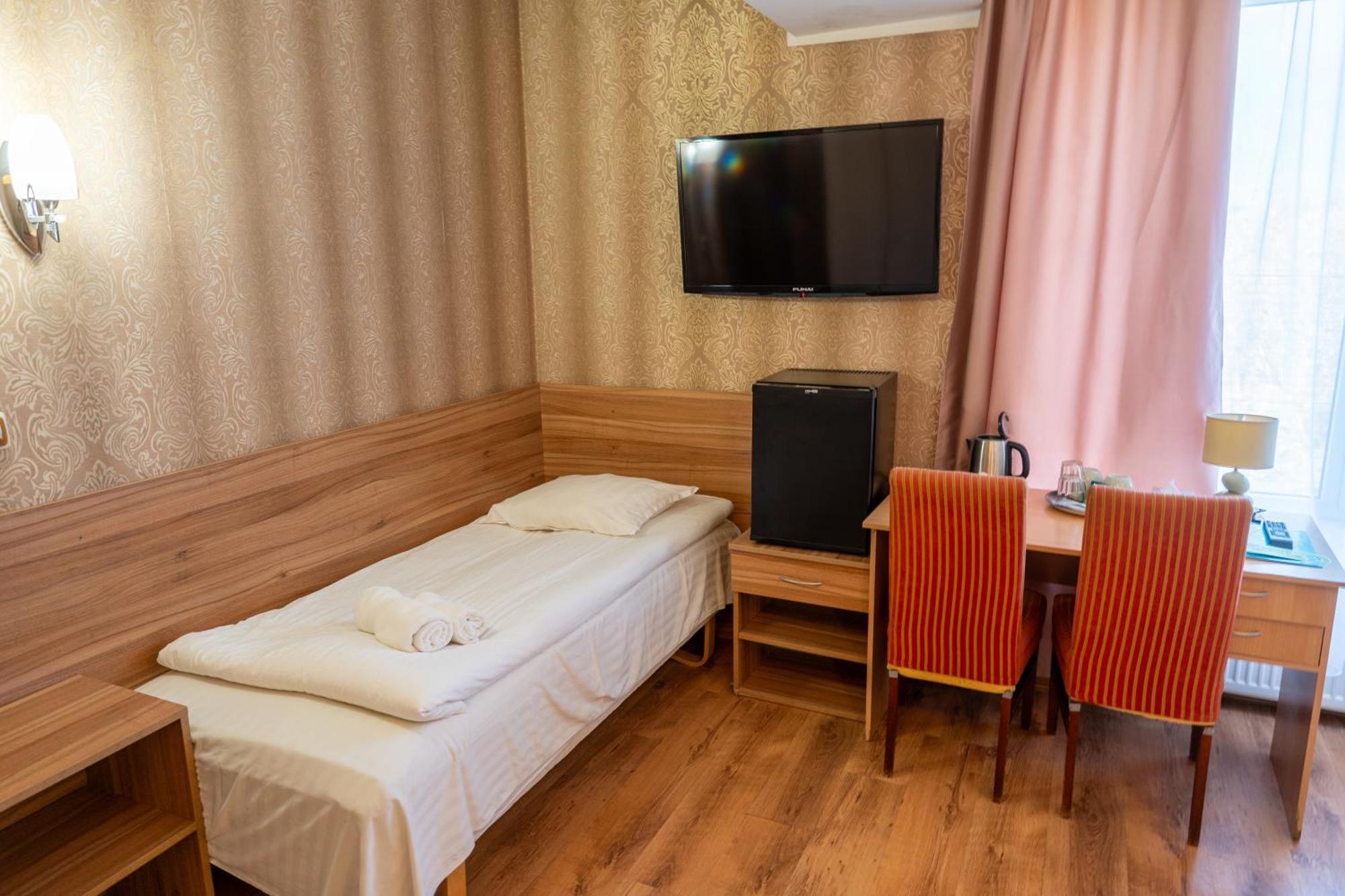 Hotel Viesbutis Banga Tauragė Exterior foto