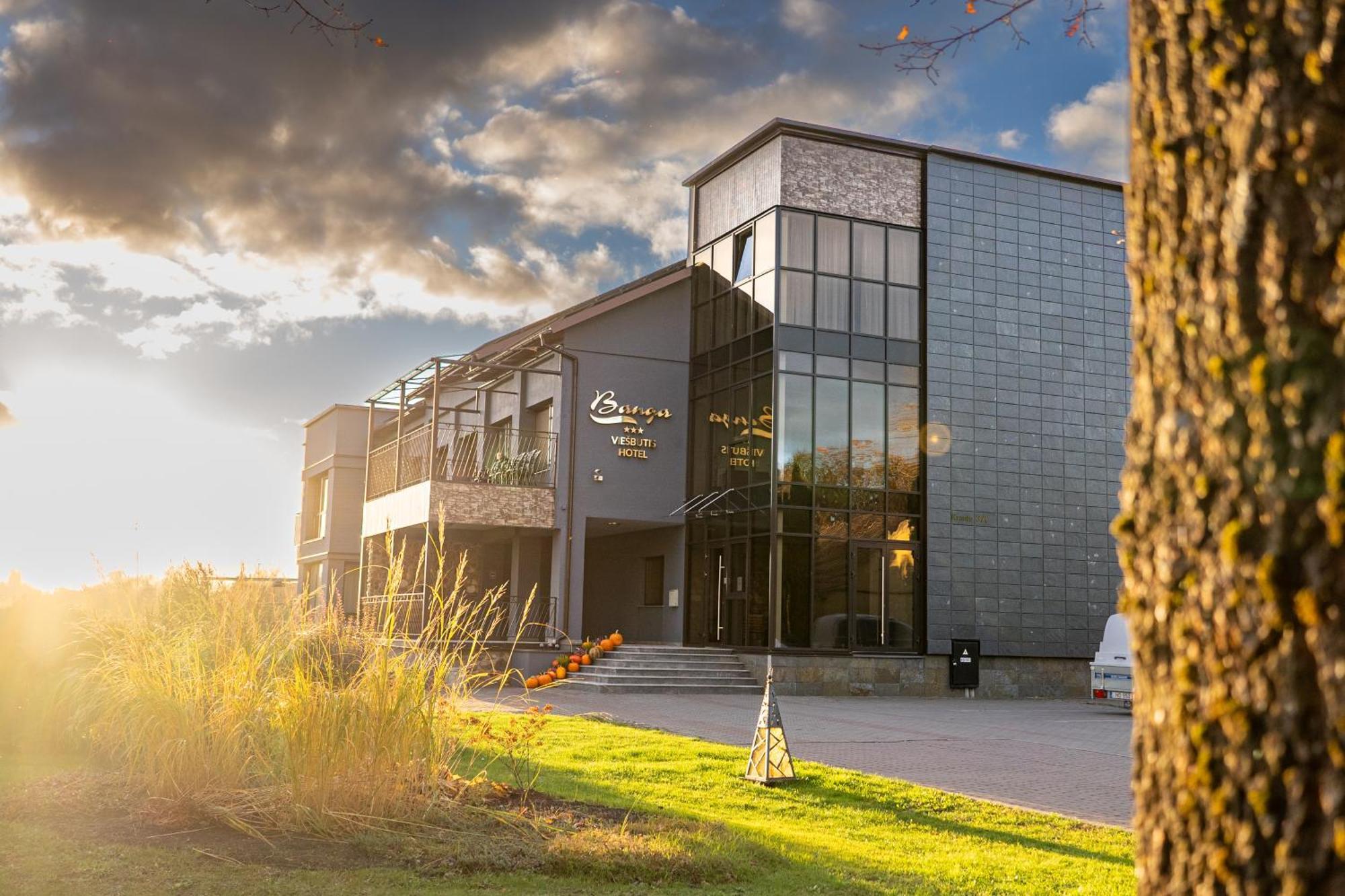 Hotel Viesbutis Banga Tauragė Exterior foto